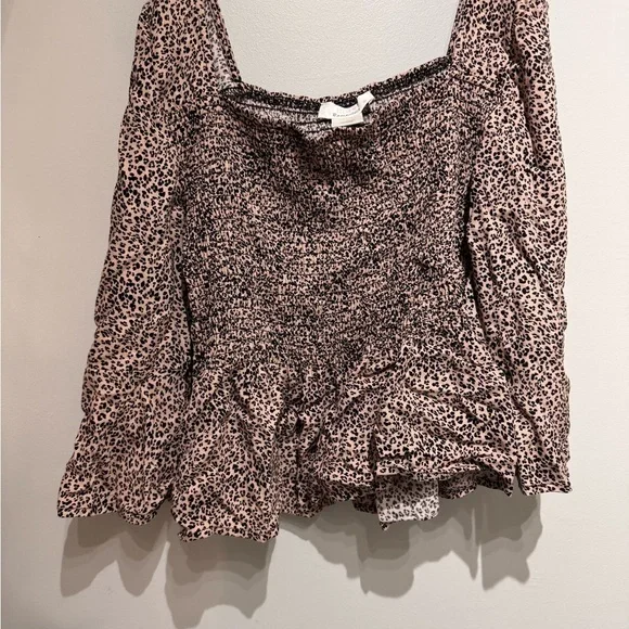 Leopard Print Smocked Women's Top - Picture 2 of 3